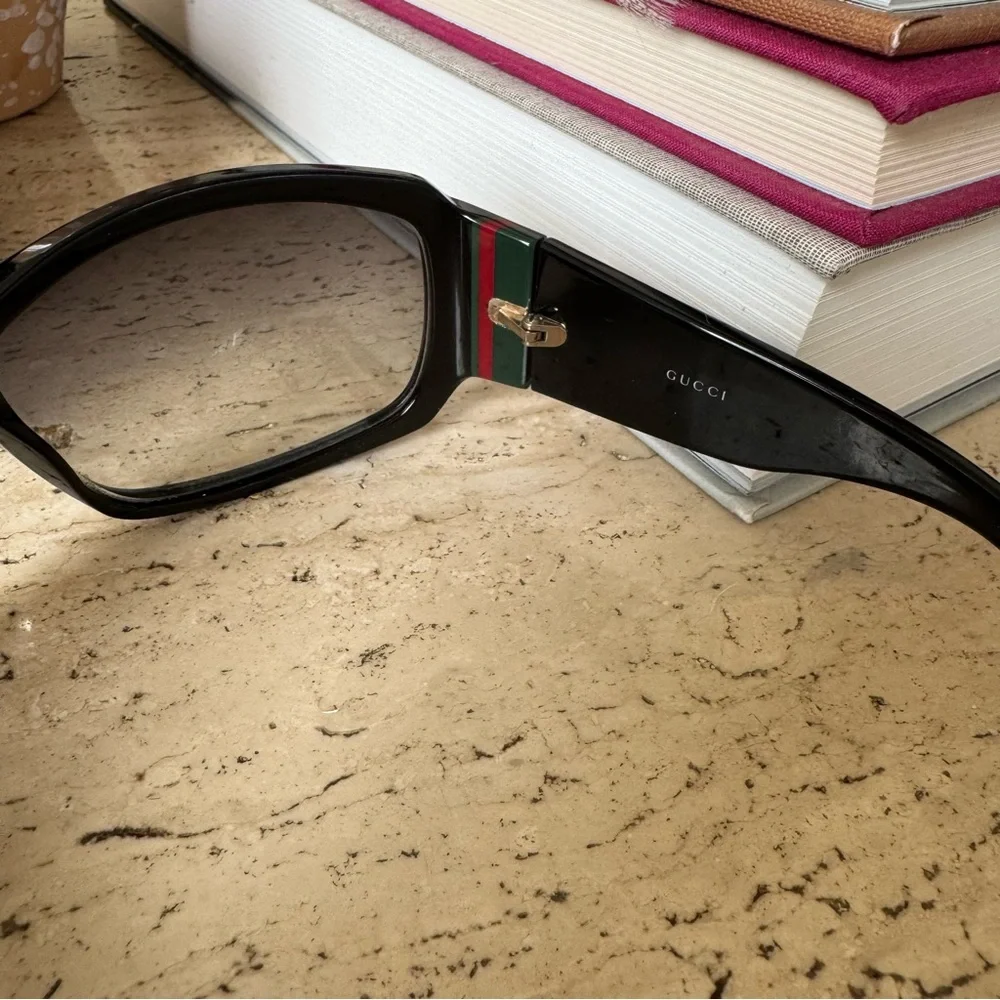 Vintage Gucci Black Sunglasses - Picture 6 of 8